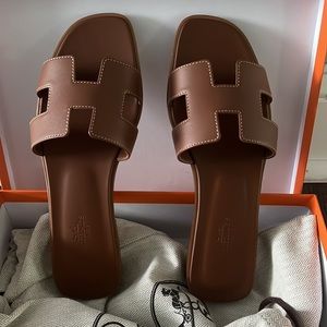 Hermes Oran Sandal in Cognac size 37.5 (US size 7.5)
